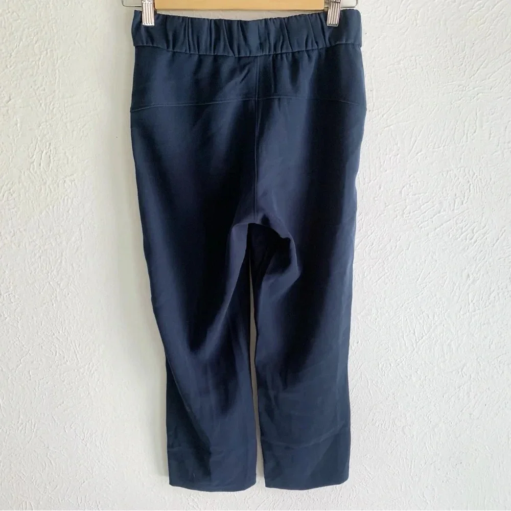 Lululemon On The Fly Crop Woven 23
